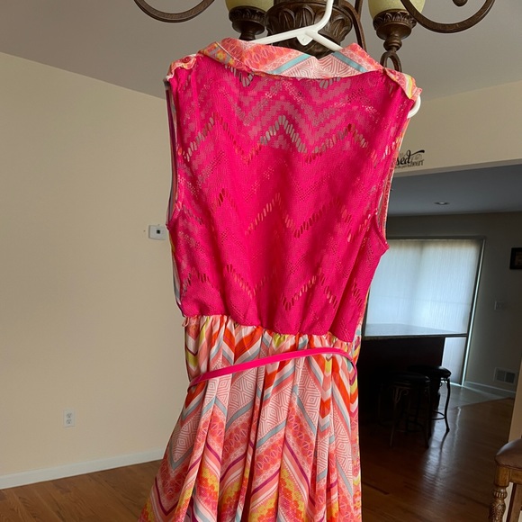 Collared Pink Dress with multi-colored pattern and Pink Belt Size 12 - Picture 3 of 7